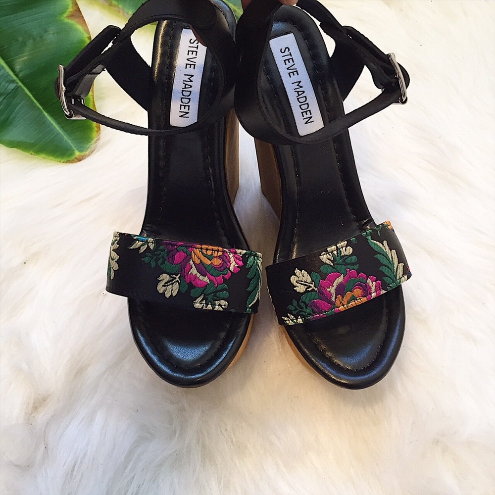 🚫sold🚫 Steve Madden Satin Brocade Wooden Wedges - Picture 2 of 5